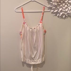 Super cute summer top with partially opened back